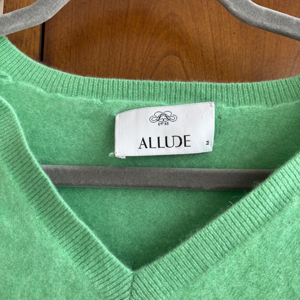 Allude Lime Green Cashmere V Neck Pullover Sweater Womens SZ Medium - Picture 4 of 6